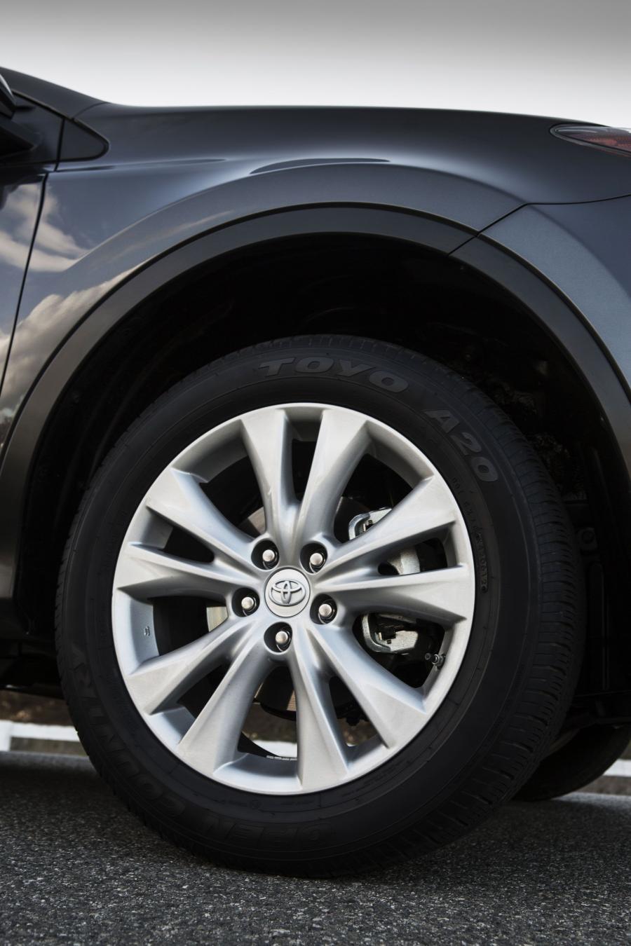  Toyota RAV4 2013 года  (US) (фото 16 из 34)